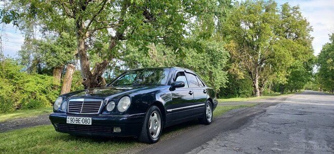 Mercedes E 230 1996, 390,000 km - 2.3 л - Qax