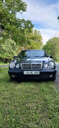 Mercedes E 230 1996, 390,000 km - 2.3 л - Qax