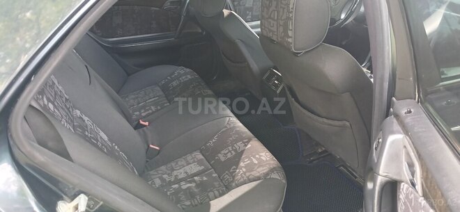 Mercedes E 230 1996, 390,000 km - 2.3 л - Qax