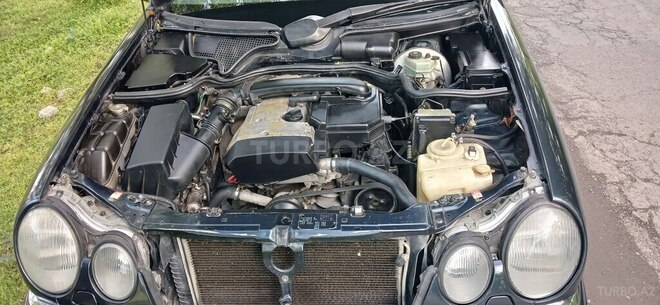 Mercedes E 230 1996, 390,000 km - 2.3 л - Qax