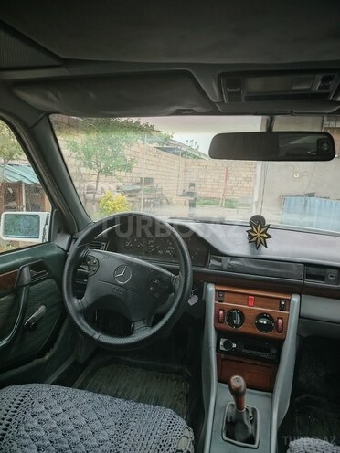 Mercedes E 250 1991, 273,175 km - 2.5 l - Bakı