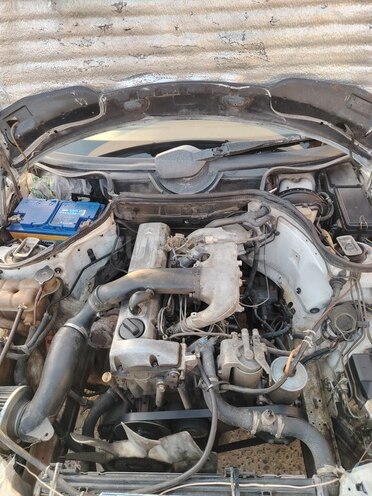 Mercedes E 250 1991, 273,175 km - 2.5 l - Bakı
