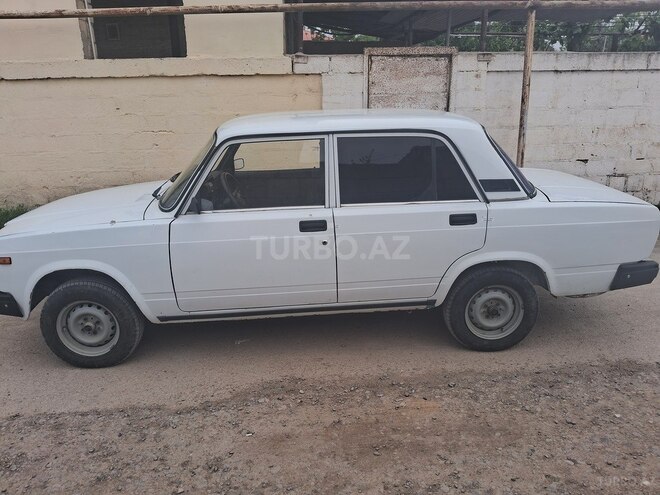 LADA (VAZ) 2107 2009, 98,000 km - 1.6 l - Salyan