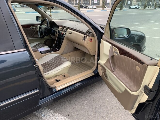 Mercedes E 270 1999, 360,000 km - 2.7 l - Sumqayıt