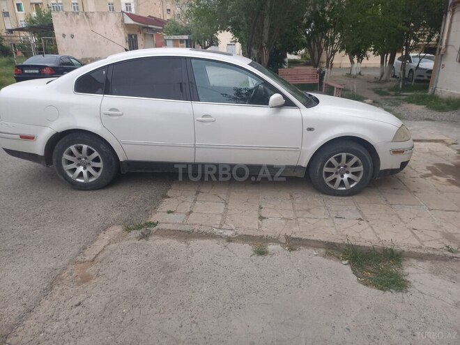 Volkswagen Passat 2001, 325,000 km - 1.6 l - Şirvan