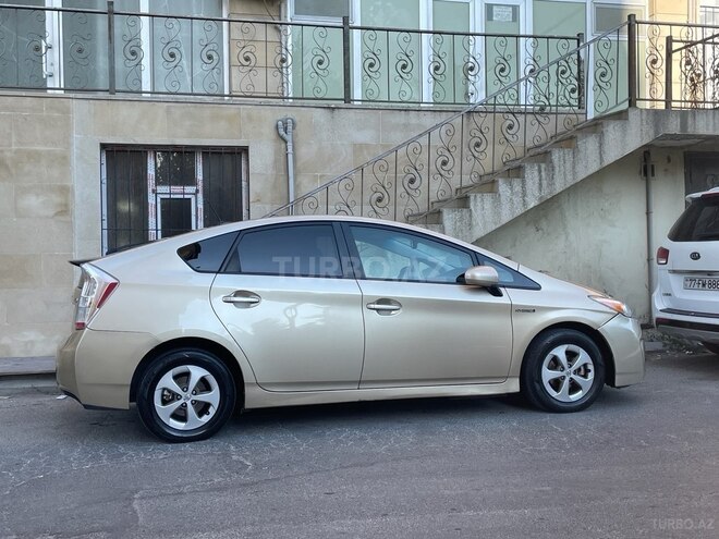 Toyota Prius-15
