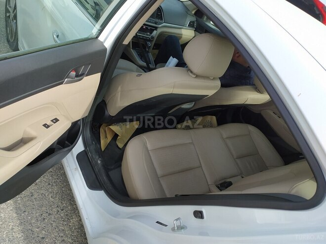 Hyundai Elantra 2016, 150,000 km - 2.0 l - Bakı