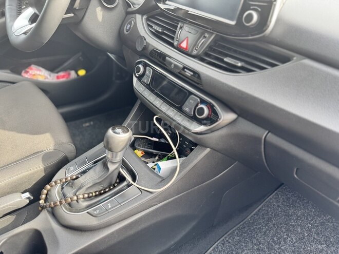 Hyundai i30 2017, 288,000 km - 1.6 l - Bakı