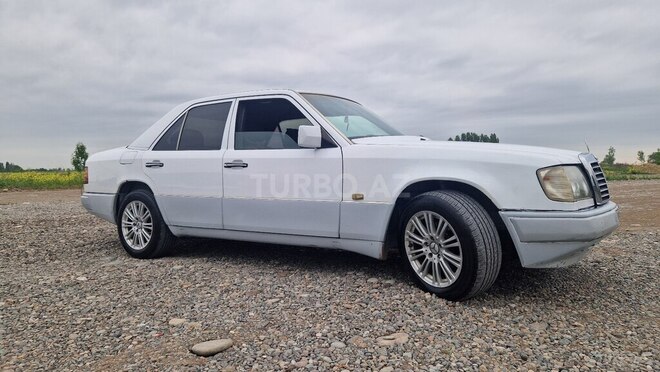 Mercedes E 200 1993, 500,000 km - 2.0 l - Füzuli