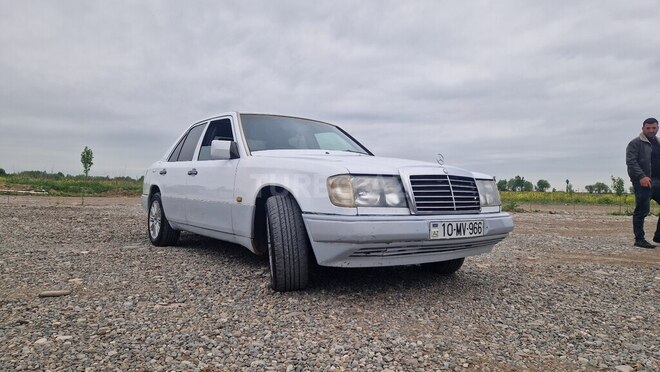 Mercedes E 200 1993, 500,000 km - 2.0 l - Füzuli