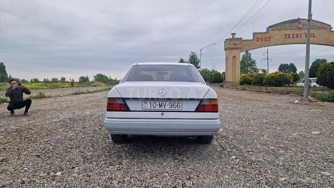 Mercedes E 200 1993, 500,000 km - 2.0 l - Füzuli