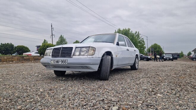 Mercedes E 200 1993, 500,000 km - 2.0 l - Füzuli