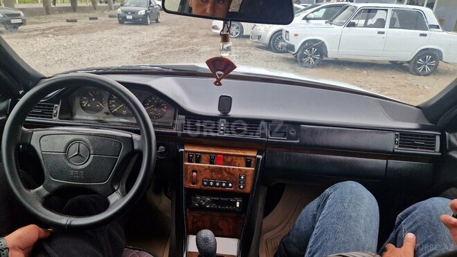 Mercedes E 200 1993, 500,000 km - 2.0 l - Füzuli