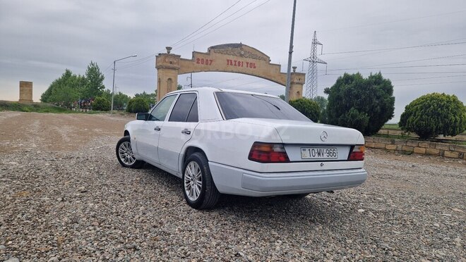 Mercedes E 200 1993, 500,000 km - 2.0 l - Füzuli