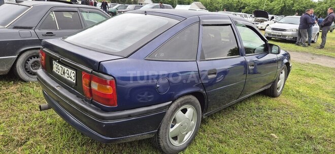 Opel Vectra 1994, 493,335 km - 2.0 l - Zaqatala