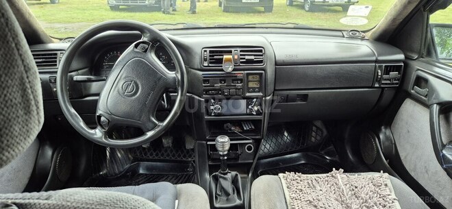 Opel Vectra 1994, 493,335 km - 2.0 l - Zaqatala