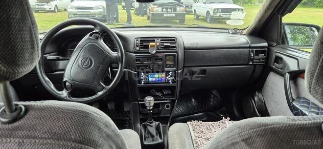 Opel Vectra 1994, 493,335 km - 2.0 l - Zaqatala