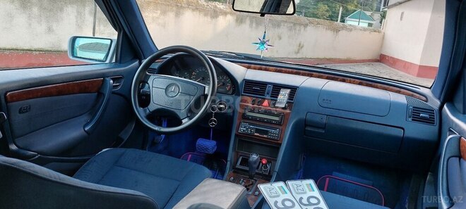Mercedes C 180 2000, 300,000 km - 1.8 l - Tovuz