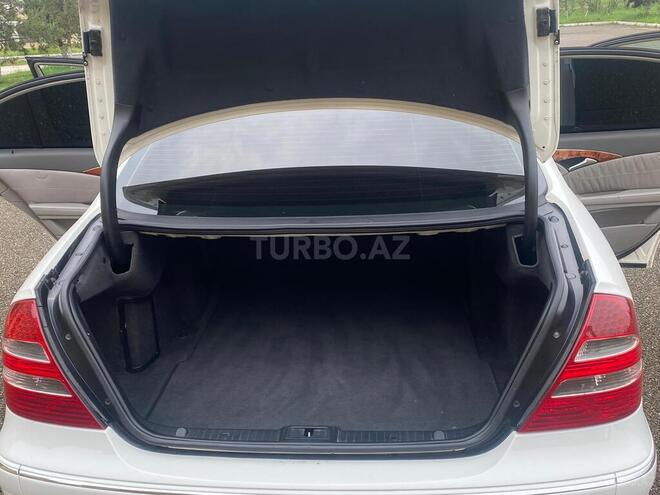 Mercedes E 320 2002, 370,000 km - 3.2 л - Ucar