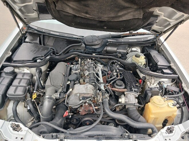 Mercedes E 220 d 2000, 390,000 km - 2.2 l - Saatlı