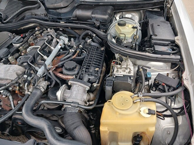 Mercedes E 220 d 2000, 390,000 km - 2.2 l - Saatlı
