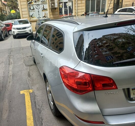 Opel Astra 2011, 250,000 km - 1.3 l - Bakı