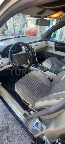 Mercedes E 230 1997, 452,000 km - 2.3 l - Bakı