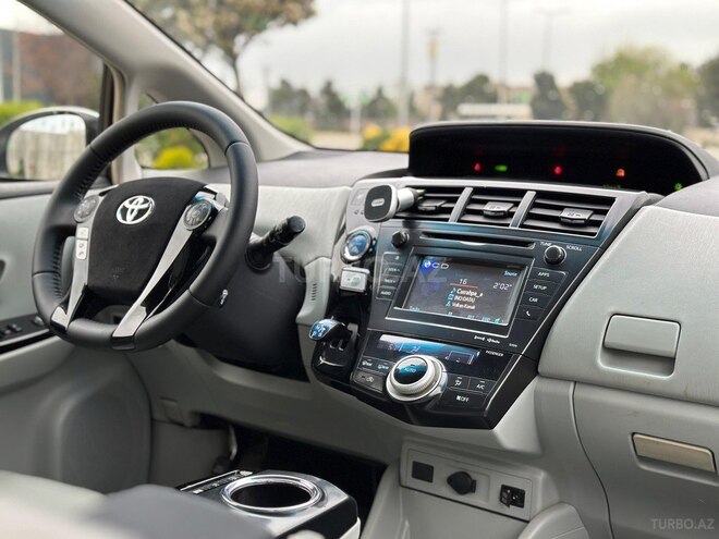 Toyota Prius V 2011, 300,947 km - 1.8 л - Bakı