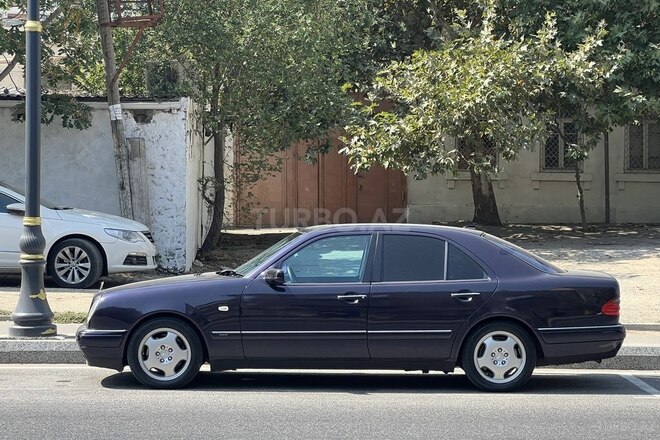 Mercedes E 240 1997, 322,000 km - 2.4 l - Bakı