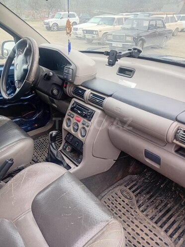 Land Rover Freelander 2000, 297,000 km - 1.8 l - Tovuz