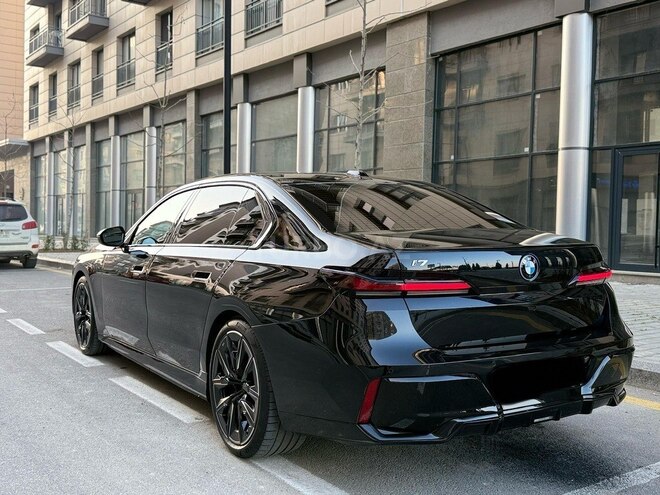 BMW i7 2023, 6,800 km - 0.0 l - Bakı