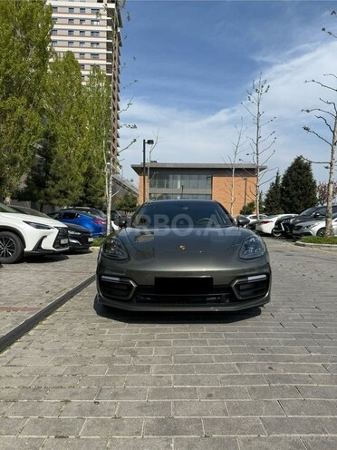 Porsche Panamera 4 E-Hybrid-1