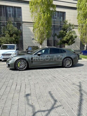 Porsche Panamera 4 E-Hybrid-11
