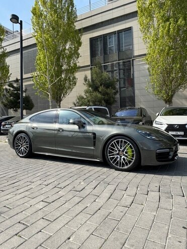 Porsche Panamera 4 E-Hybrid-12