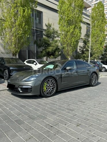 Porsche Panamera 4 E-Hybrid-3