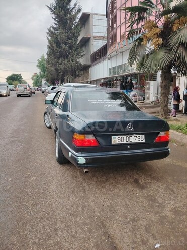 Mercedes E 200 1990, 234,560 km - 2.0 l - Masallı