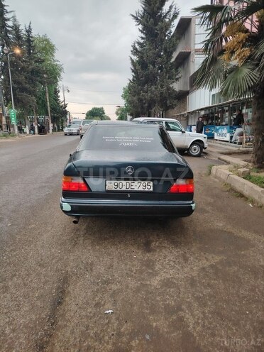 Mercedes E 200 1990, 234,560 km - 2.0 l - Masallı