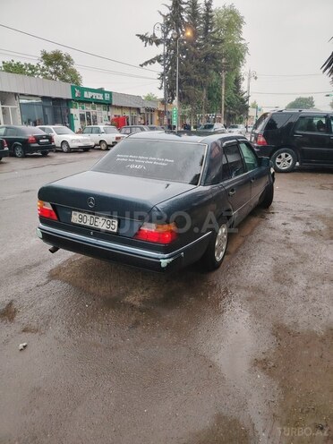 Mercedes E 200 1990, 234,560 km - 2.0 l - Masallı