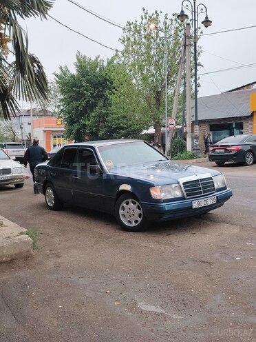 Mercedes E 200 1990, 234,560 km - 2.0 l - Masallı