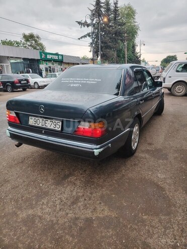 Mercedes E 200 1990, 234,560 km - 2.0 l - Masallı