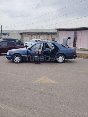 Mercedes E 200 1990, 234,560 km - 2.0 l - Masallı