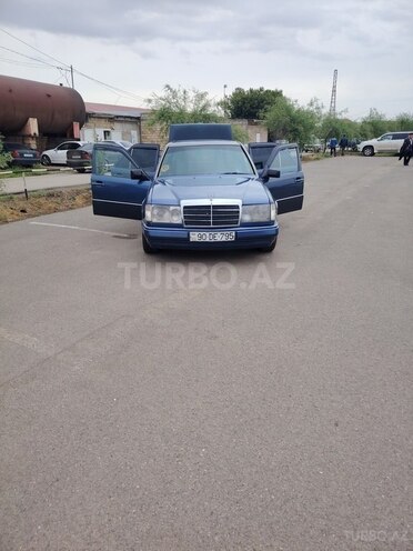 Mercedes E 200 1990, 234,560 km - 2.0 l - Masallı