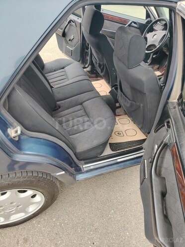 Mercedes E 200 1990, 234,560 km - 2.0 l - Masallı