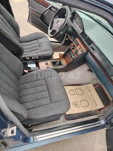 Mercedes E 200 1990, 234,560 km - 2.0 l - Masallı