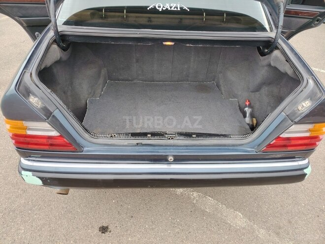 Mercedes E 200 1990, 234,560 km - 2.0 l - Masallı