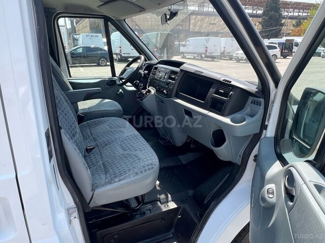 Ford Transit-7