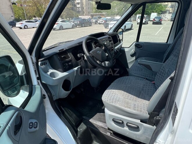Ford Transit-6