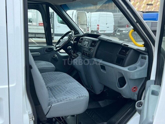 Ford Transit-9