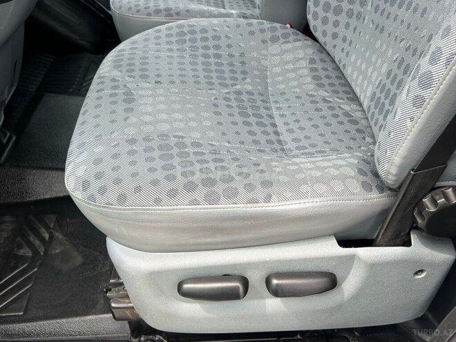 Ford Transit-10