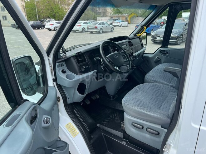 Ford Transit-8